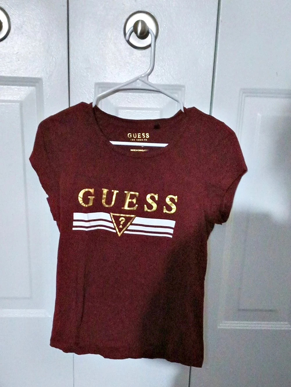 Guess Graphic Logo Short Sleeve Tee in Burgundy